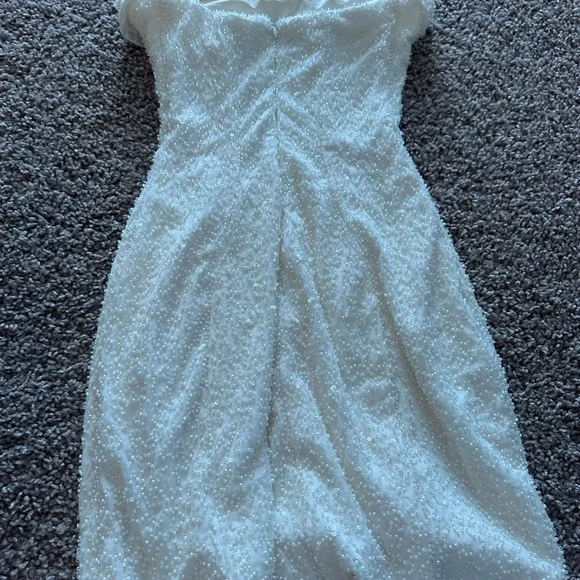 Elegant White Strapless Dress - Picture 5 of 5